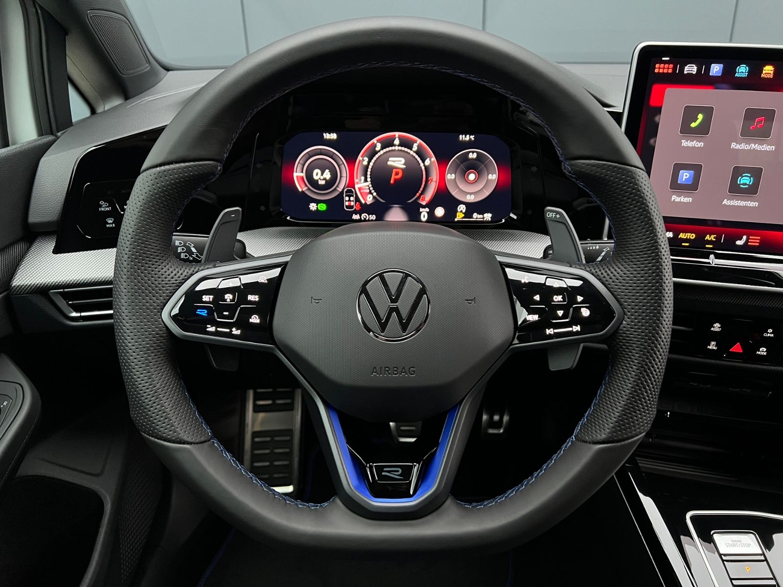 Fahrzeugabbildung Volkswagen Golf VIII R 2.0 TSI DSG 4MOTION *IQ.Light, Black