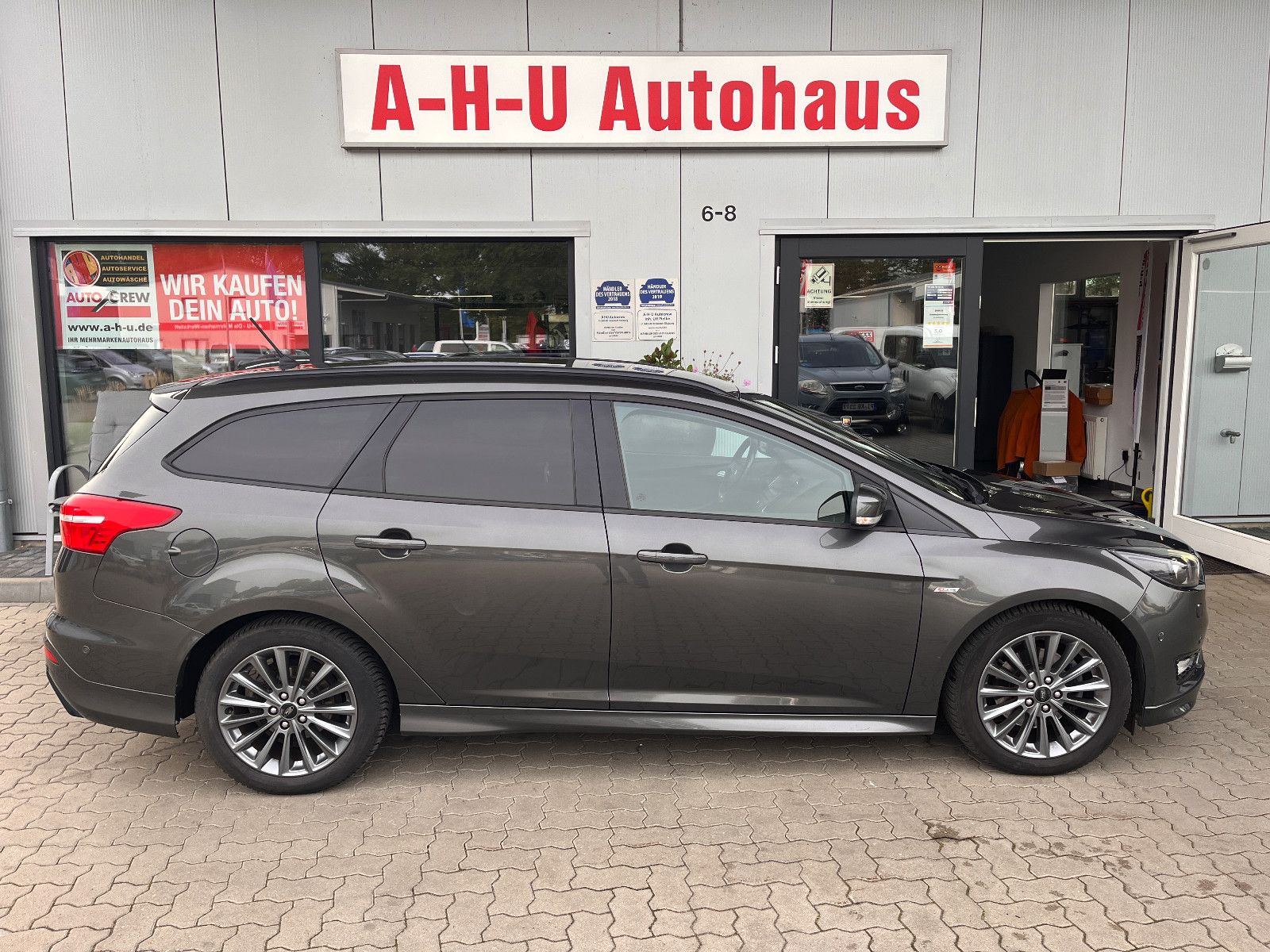 Fahrzeugabbildung Ford Focus Turnier ST-Line 1.5 Turbo Automatik