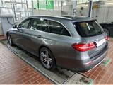 Mercedes-Benz E 450 T AMG Line 4Matic PANO LUFT LEDER 360°KAM - Mercedes-Benz E 450 mit Benzin-Antrieb: Vollleder, Kombi