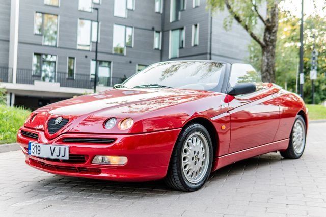 Alfa Romeo Spider 2.0 / Japan Import / MINT CONDITION!!