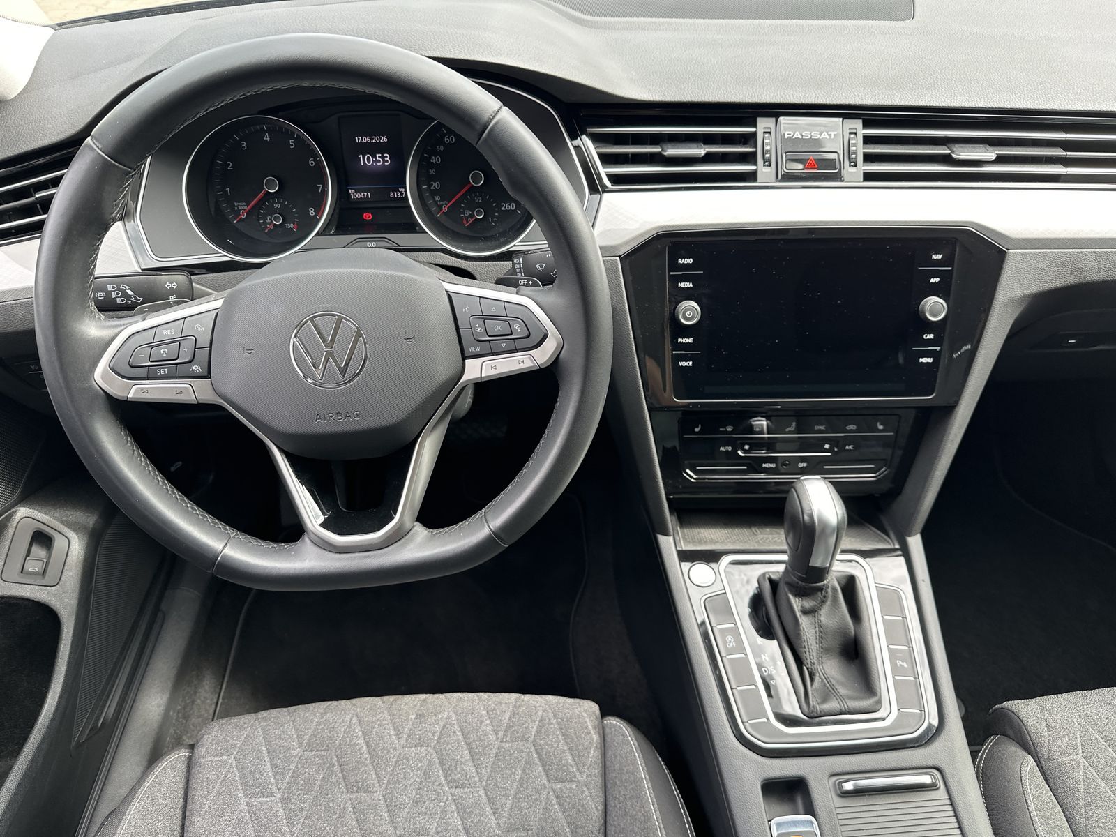 Fahrzeugabbildung Volkswagen Passat Variant 1.5 TSI DSG Business NAV+LED+ACC