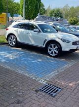 Infiniti FX30D S /360Kam/Navi/Blueth/Leder/Neue Reifen - Infiniti FX mit Diesel-Antrieb