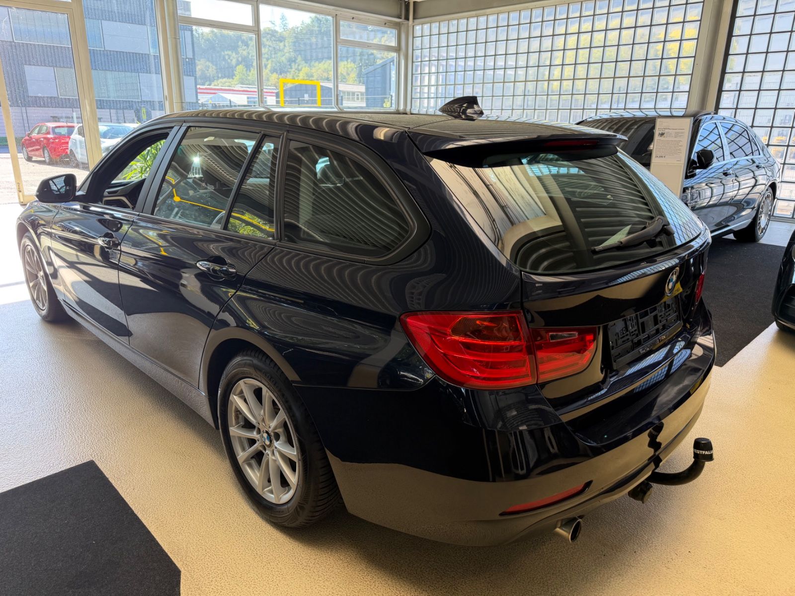 Fahrzeugabbildung BMW 318 3 Touring 318 d