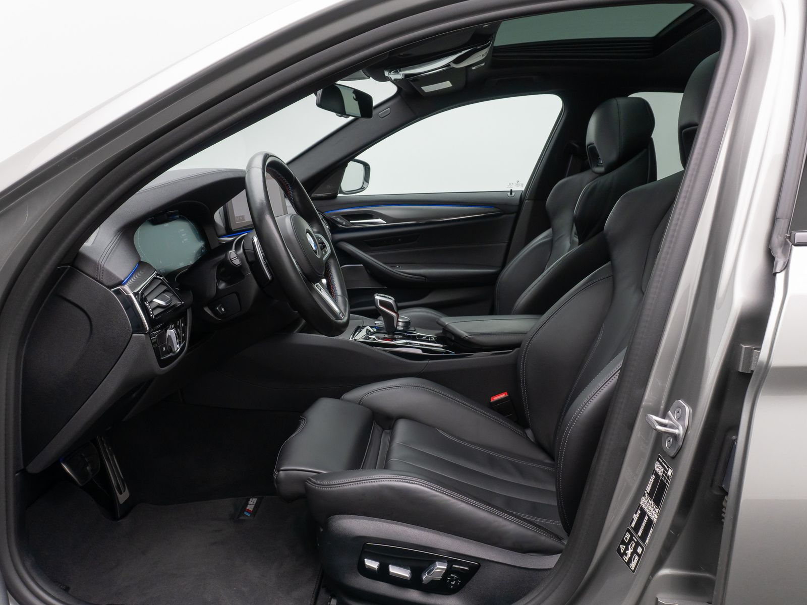 Fahrzeugabbildung BMW M5 Competition Laser 360°DAB SoftCl Glasdach AHK