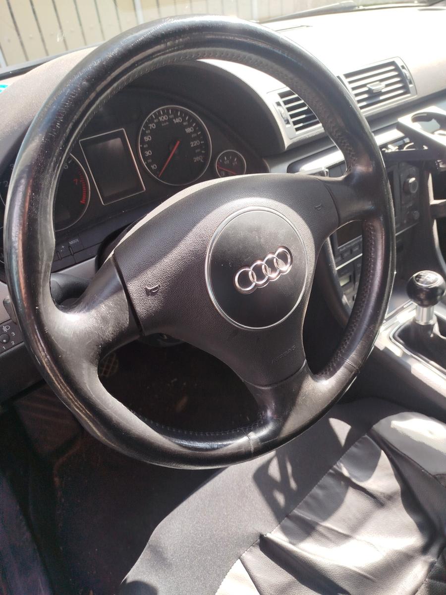 Audi A4 2004 — photo 7