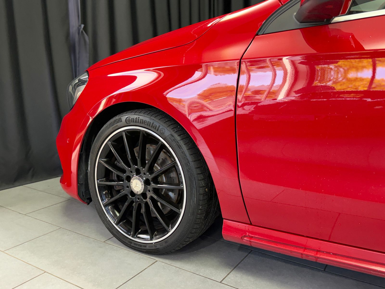 Fahrzeugabbildung Mercedes-Benz A 250 4Matic AMG-LINE|PANORAMA|7G AUTOMATIK|