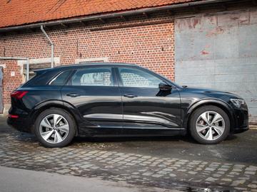 2025 AUDI Q8 E-TRON — фото 7