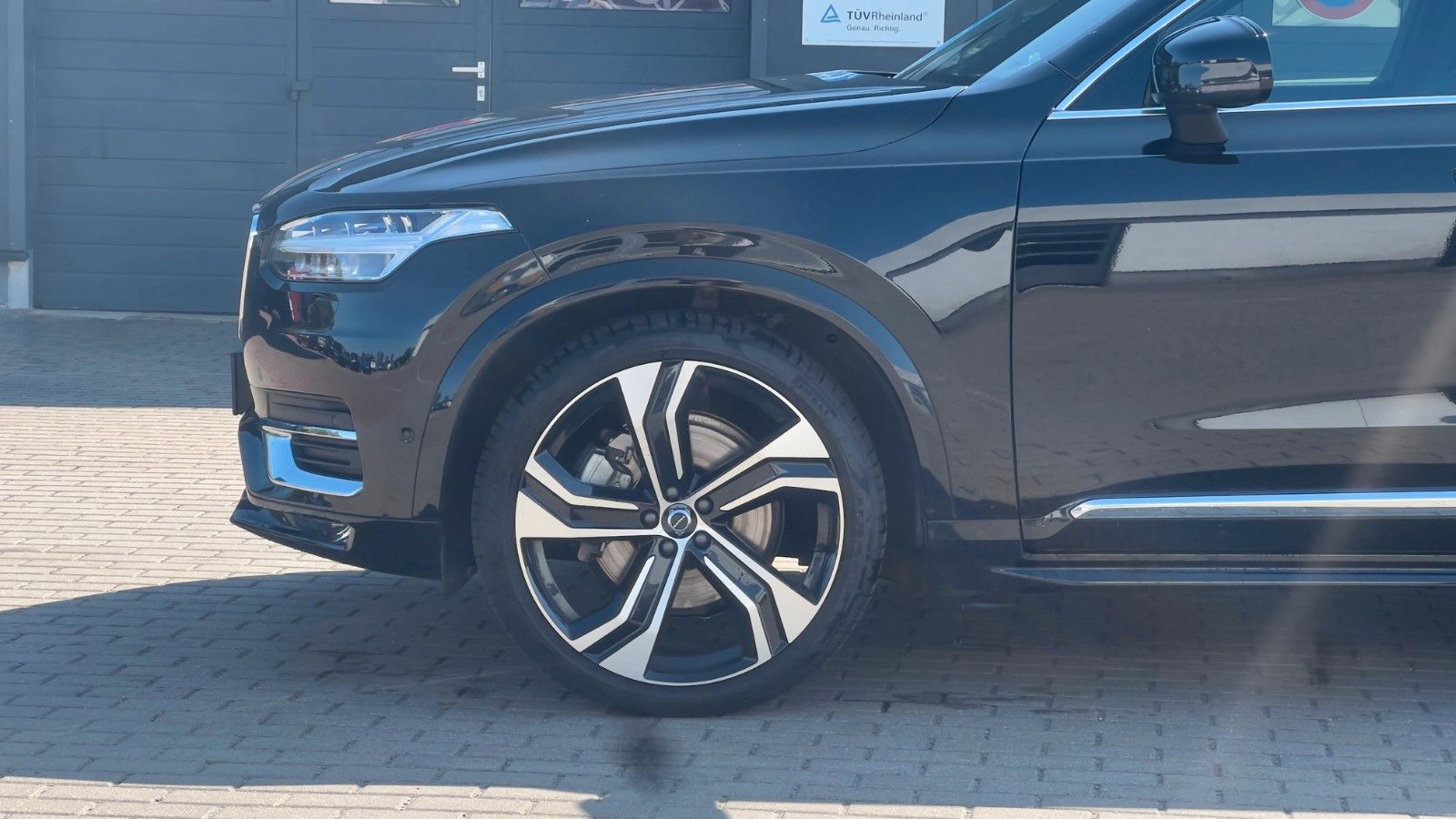 Fahrzeugabbildung Volvo XC90 B5 D AWD Plus Bright*STDHZG*360°*LUFT*ACC*