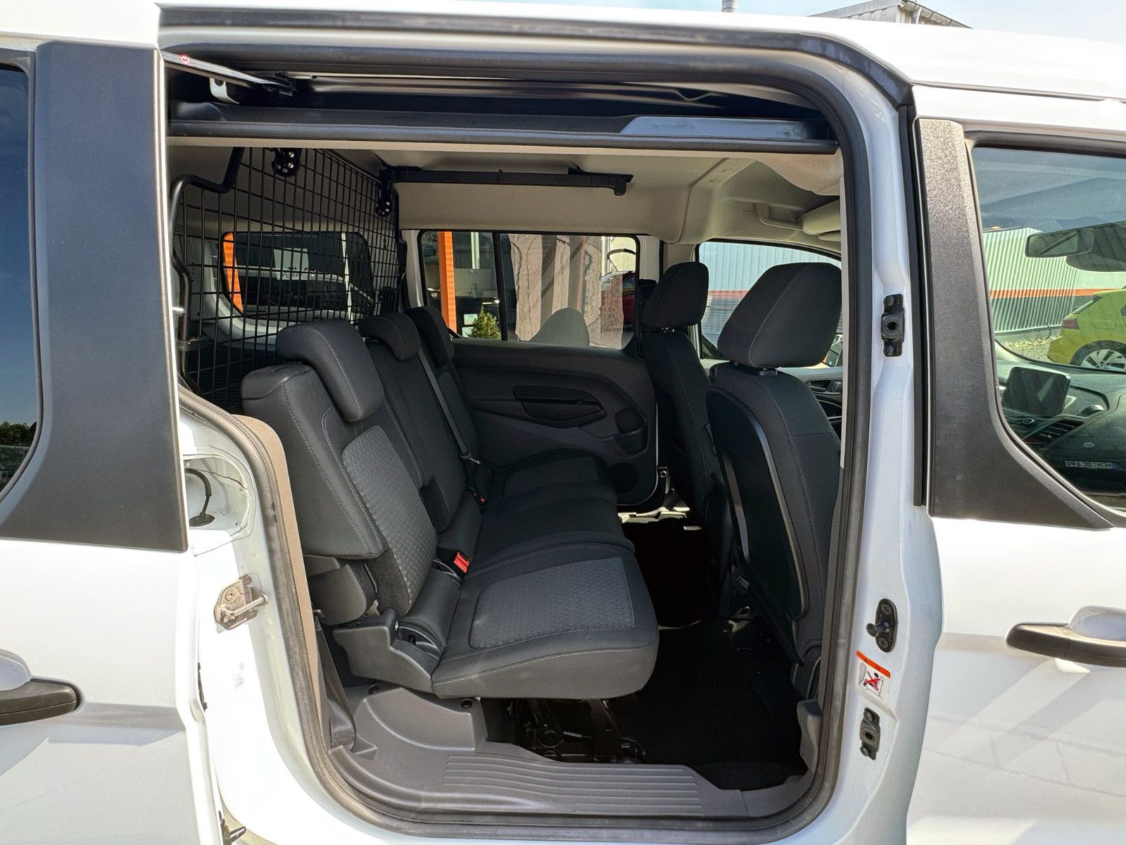 Fahrzeugabbildung Ford Transit Connect Kombi L2 1.5 EB Aut. Trend KAM
