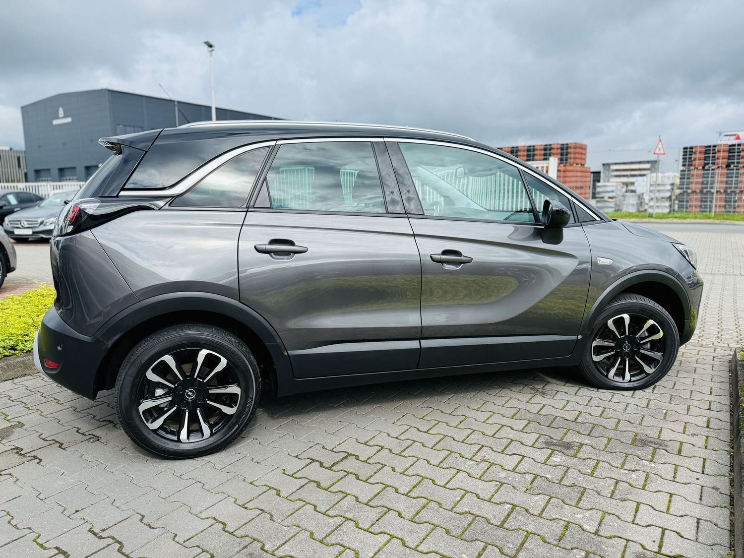 Fahrzeugabbildung Opel Crossland X 1,2 T ELEG., Navi, Panod, LED, RFK,