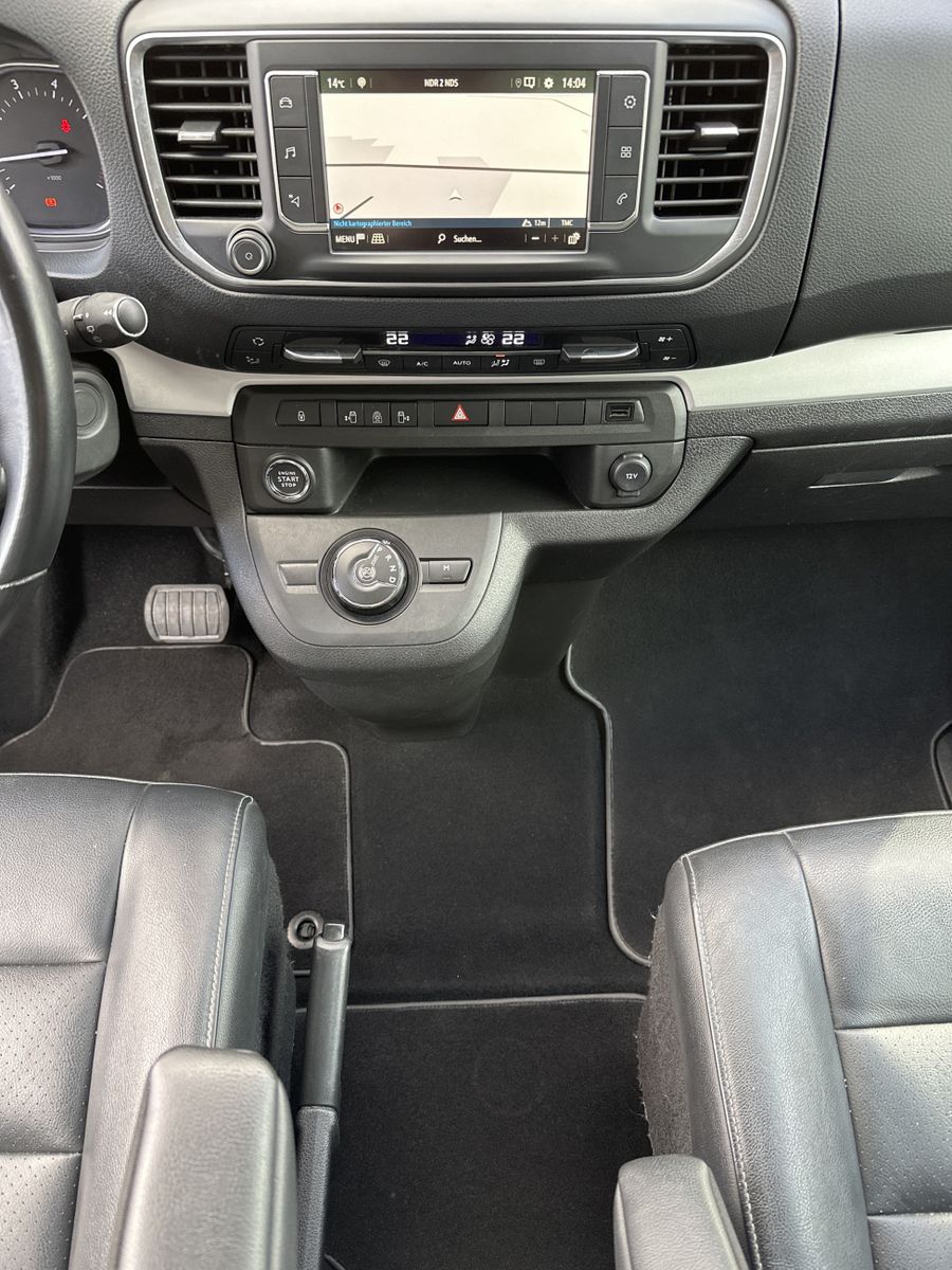 Fahrzeugabbildung Opel Zafira Life 2.0 D Aut. BlackEd. NAV+XEN+PANORAMA