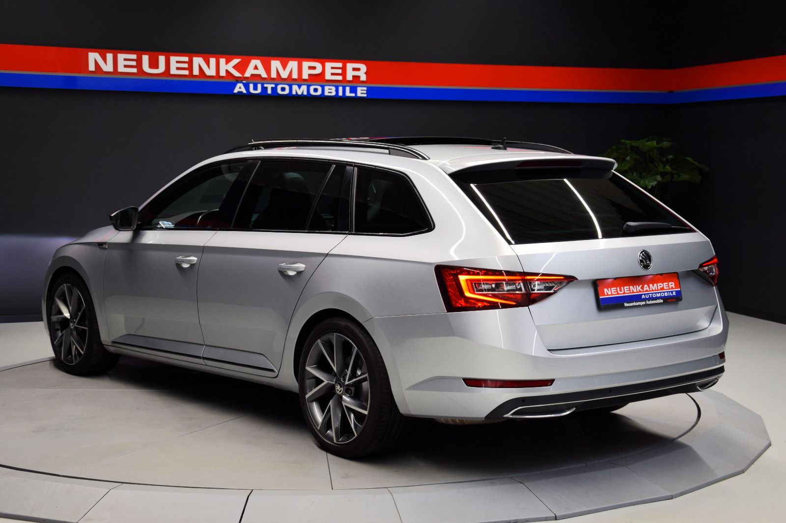 Fahrzeugabbildung SKODA Superb Combi Sportline DSG Pano. Bi-Xenon Memory