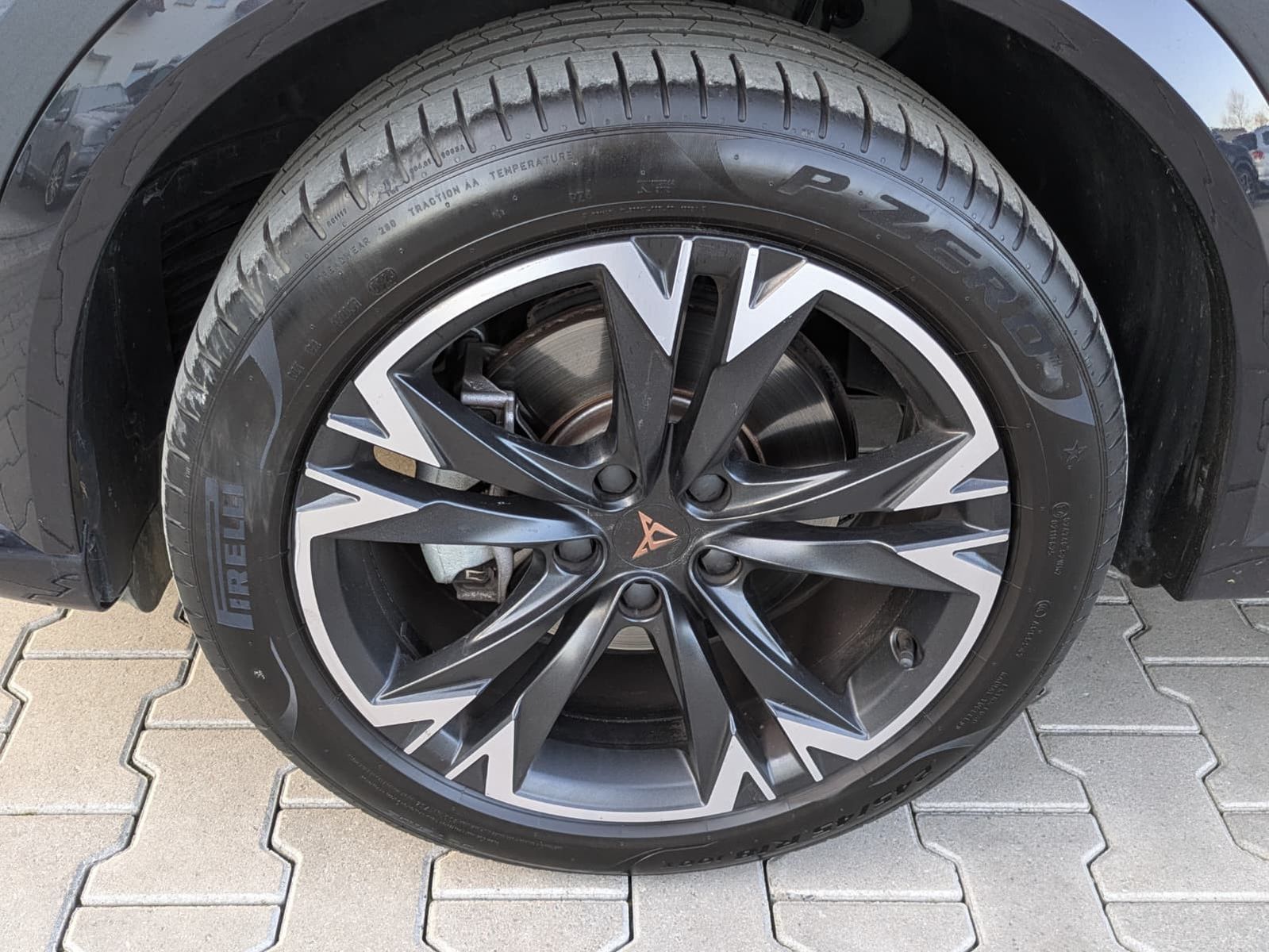 Fahrzeugabbildung CUPRA Formentor 1.5 eTSI LEDER*MATRIX*SENNH*Int.Dr.-XL