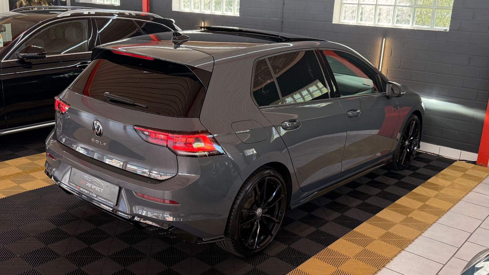 VW Golf Golf VIII 2.0 TSI 4Motion R-Line|PANO|HUD|AHK|19 Vorschau 5