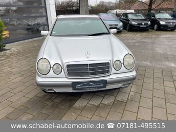 Mercedes E 200 - 9