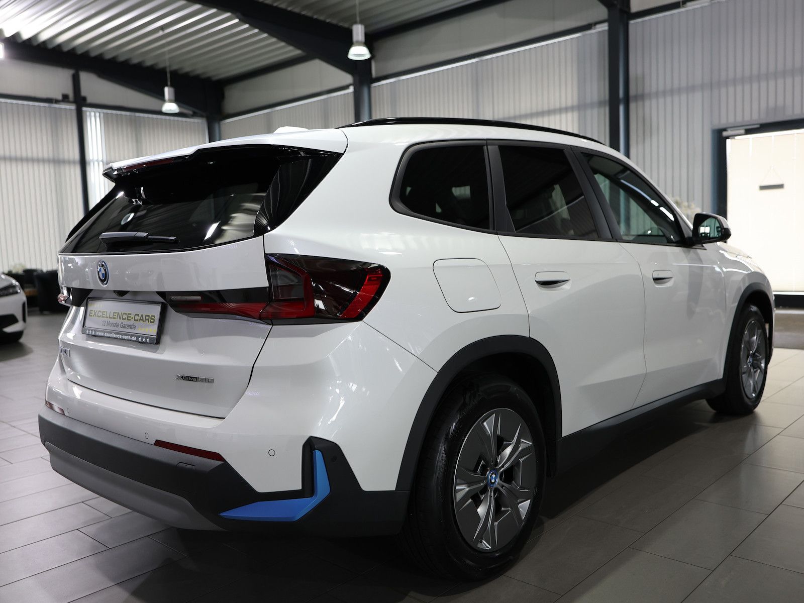 BMW iX1 30 xDrive 95,7% PREMIUM / HARMAN/KARDON, LED foto 11