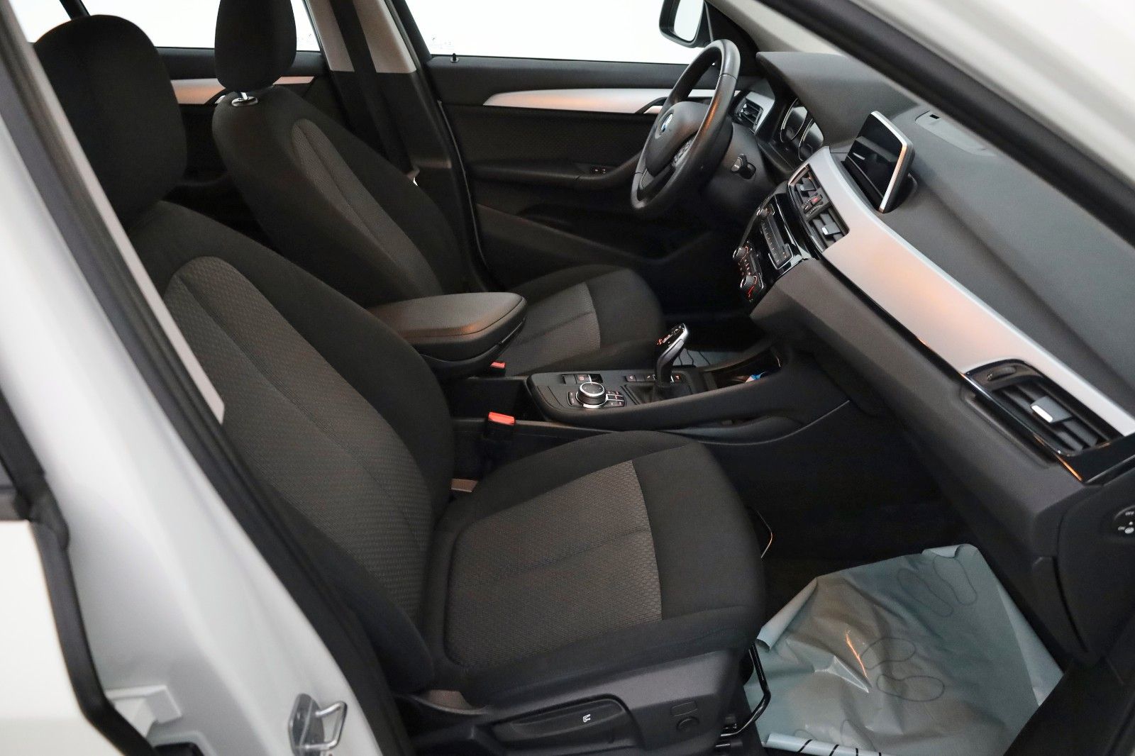 Fahrzeugabbildung BMW X1 xDrive 18dA Navi,SH,PDC,SR+WR