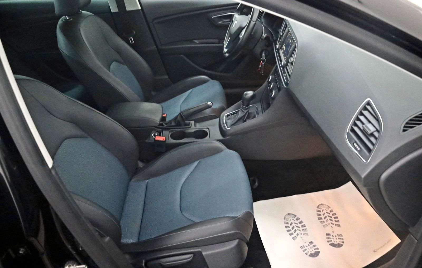 Fahrzeugabbildung SEAT Leon ST Connect, T.Leder, Navi, ACC,LED,AHK,+WR!