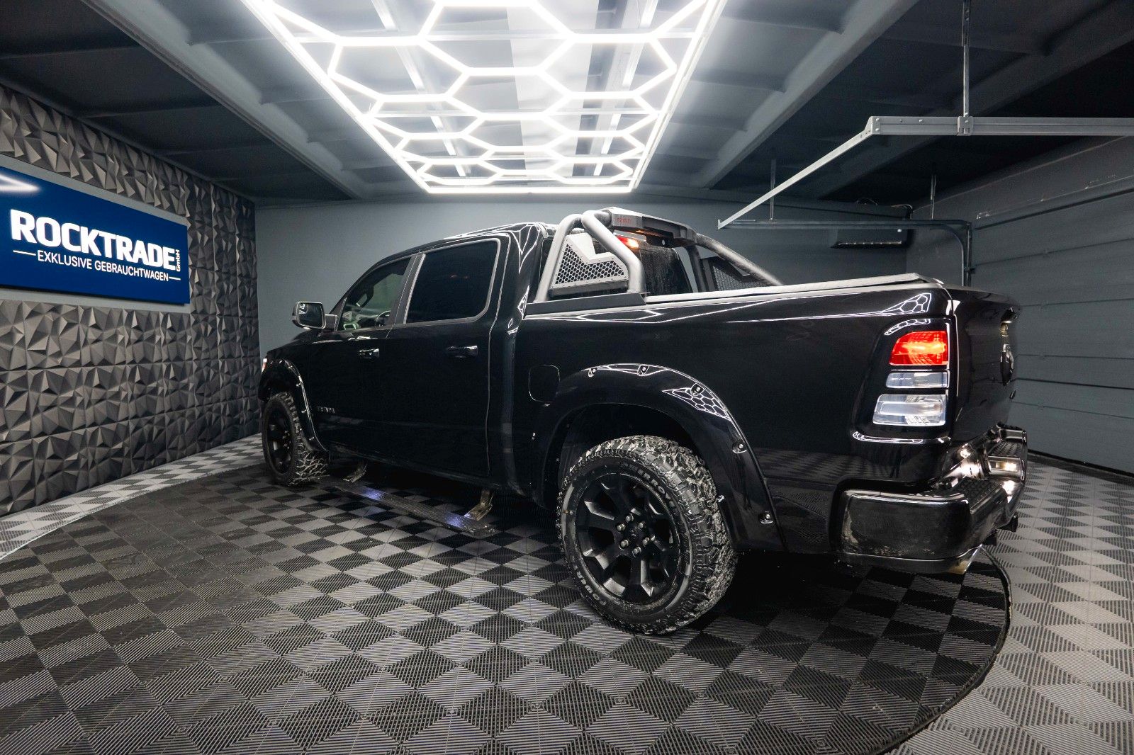 Fahrzeugabbildung Dodge RAM 5.7 V8 HEMI 4x4 OFFROAD Night Limited 19%