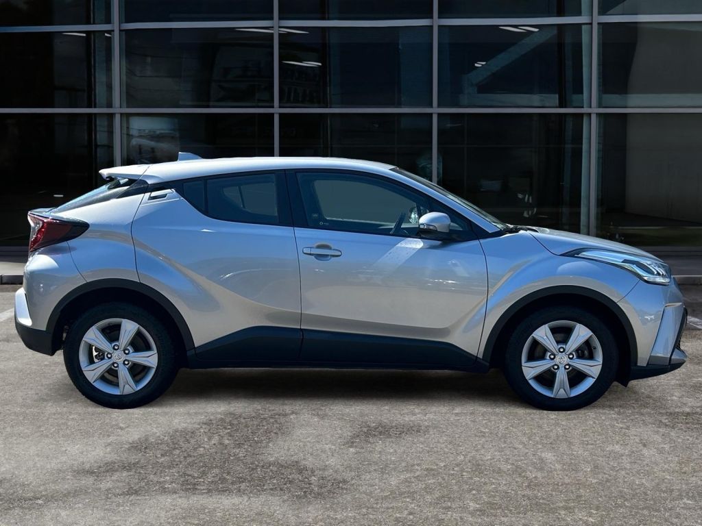 Fahrzeugabbildung Toyota C-HR Hybrid Business-Edition