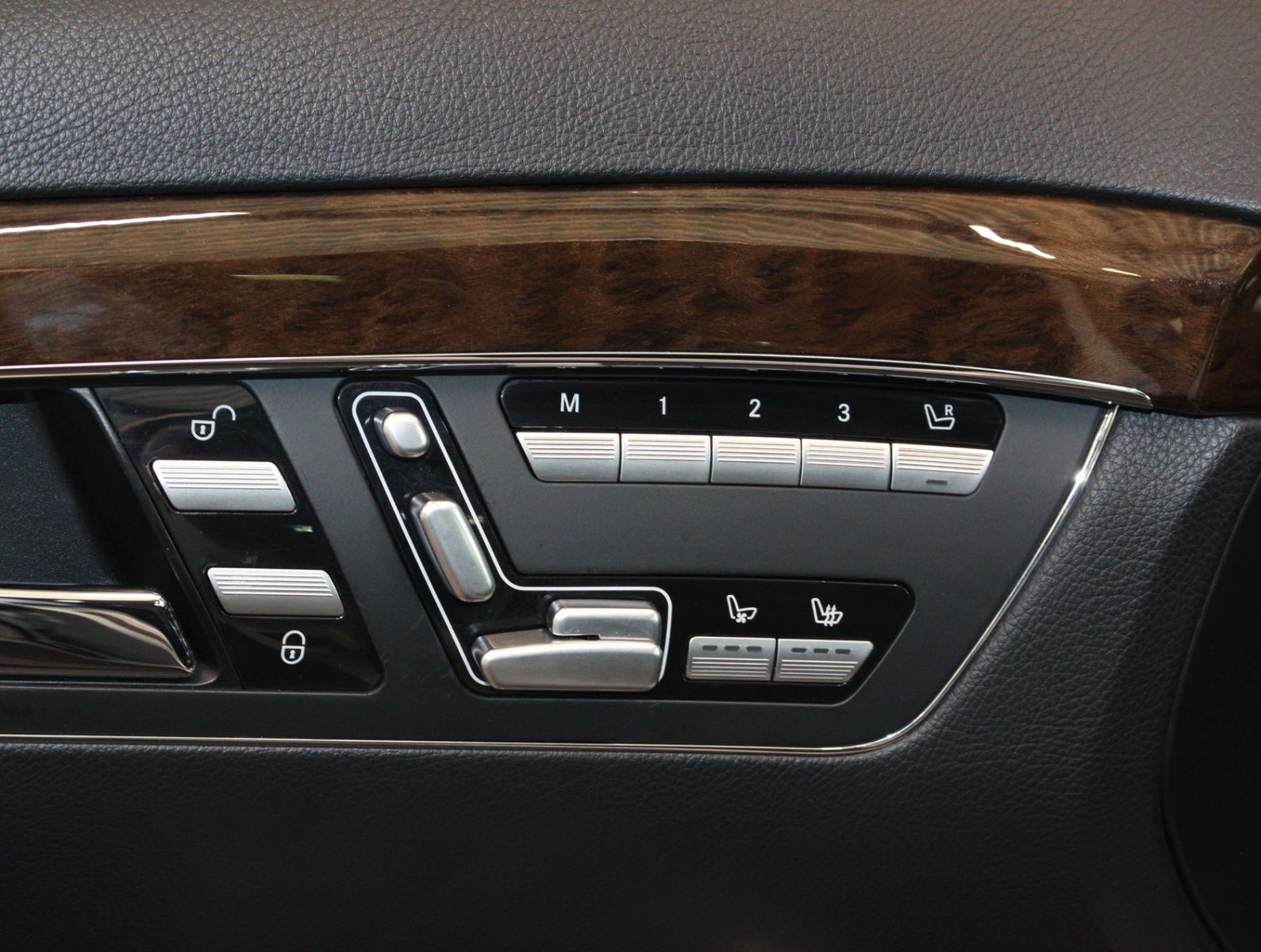 Fahrzeugabbildung Mercedes-Benz S 350d BlueTec 4Matic Standhzg.*Distronic*ABC
