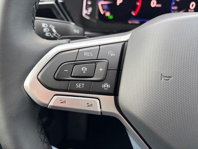 Fahrzeugabbildung Volkswagen Touran 1.5TSI DSG Highline 7-Sitz+STDHZ+AHK+PANO