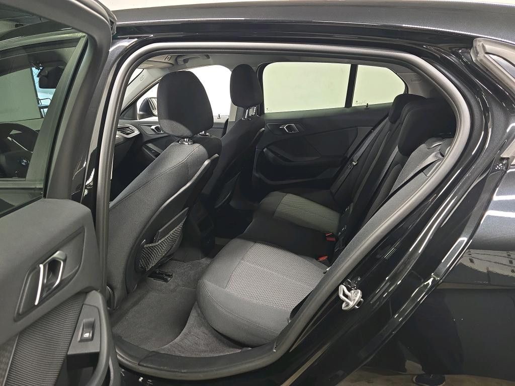 Fahrzeugabbildung BMW 118 d Advantage Aut DAB GRA LED Kamera SHZ PDC