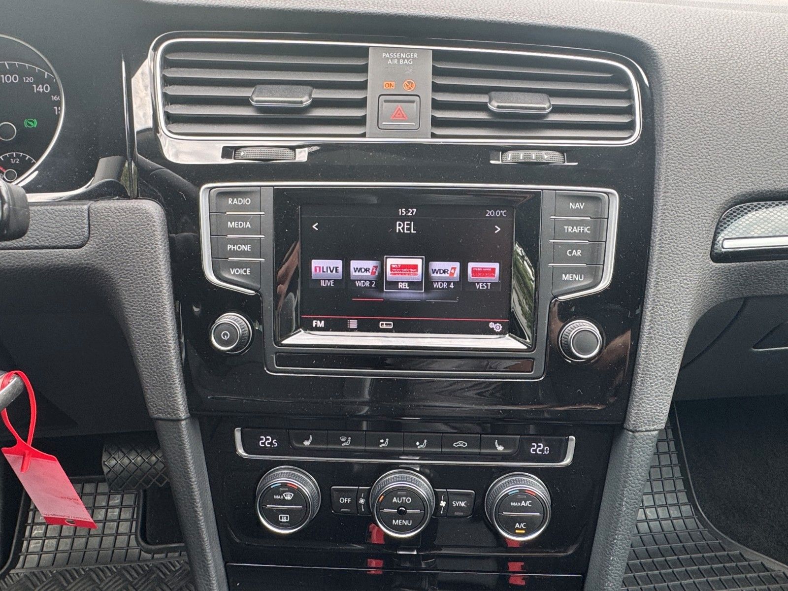 Fahrzeugabbildung Volkswagen Golf VII Lim. Highline BMT Automatik/Navi/Kamara