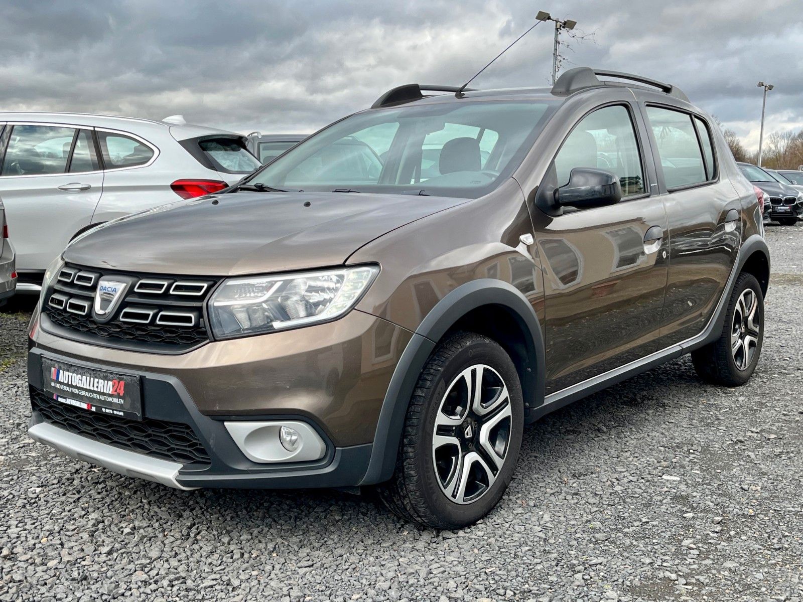 Fahrzeugabbildung Dacia Sandero 0.9 II Stepway Celebration Navi RKam 1HD