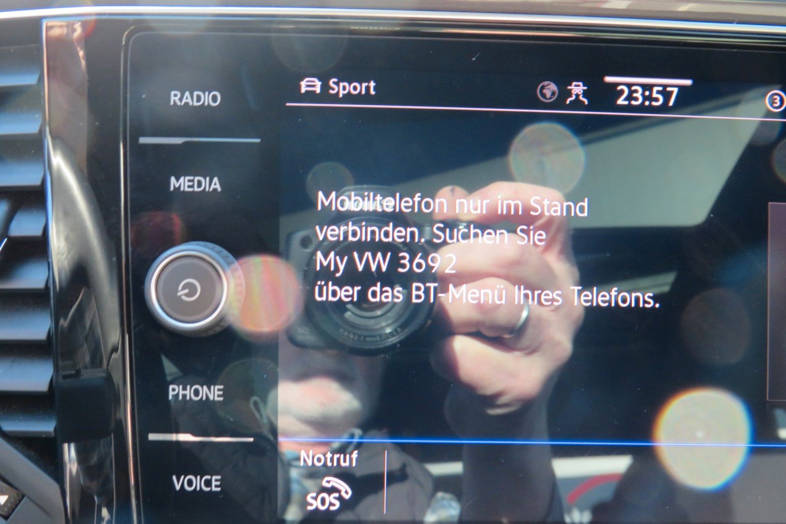 Fahrzeugabbildung Volkswagen T-Roc SPORT PANO AHK LED NAVI ACC PDC SITZH. 1.H