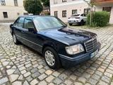 Mercedes-Benz Mercedes E220 Automatik gepflegter Klassiker m - blaue Mercedes-Benz 220