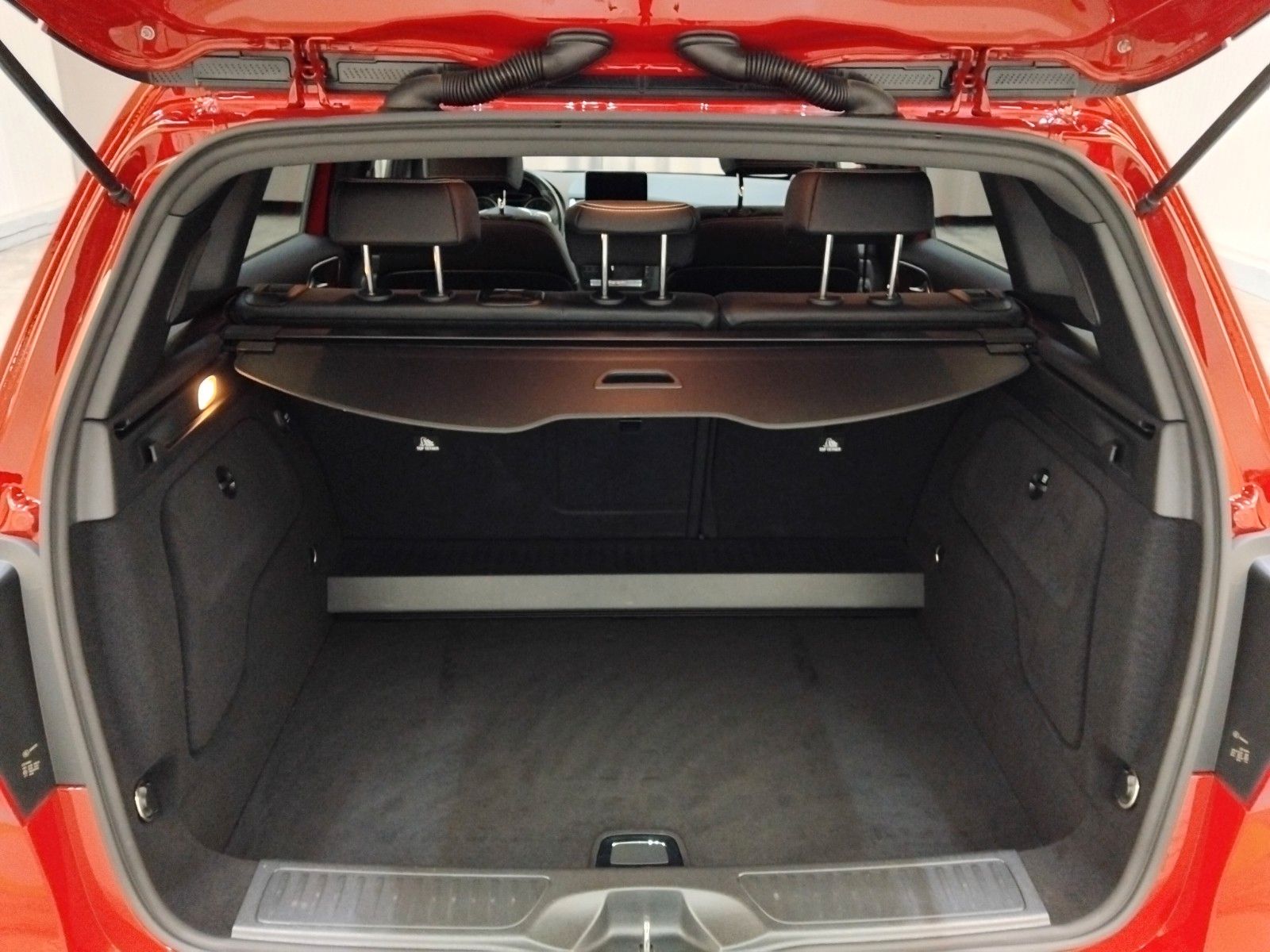 Mercedes-Benz B 180 (06/2026, Benzin)