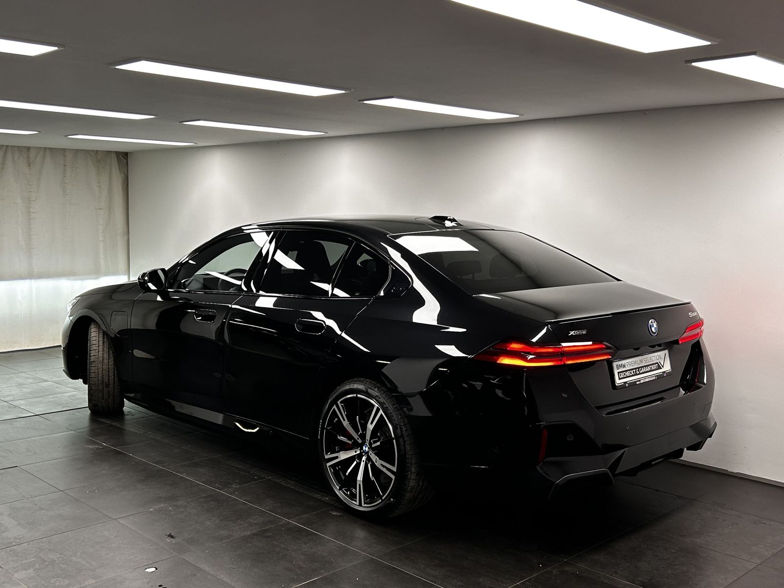 BMW 550e xDrive Limousine Ehem. UPE: 106.770€ M Spor imagem 3