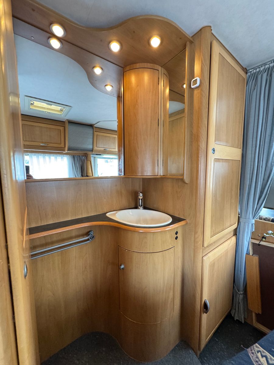 Fahrzeugabbildung HYMER / ERIBA / HYMERCAR B 574 MF HUBBETT SAT TV KLIMA KAMERA MARKISE 1H