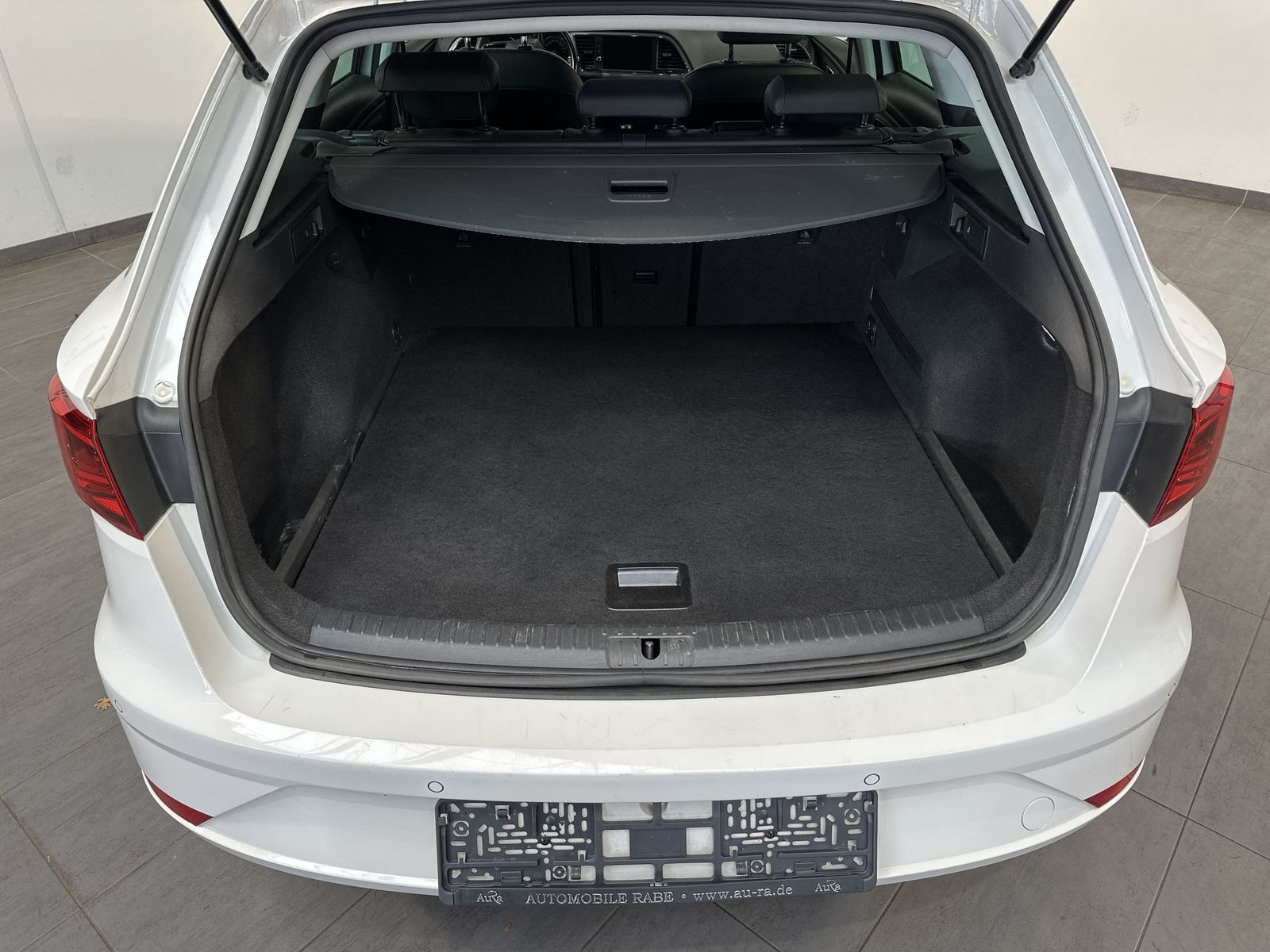 Fahrzeugabbildung SEAT Leon SpB 2.0 TDI DSG Style NAV+LED+AHK+ACC+BEATS