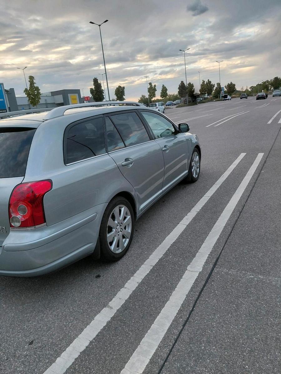 Toyota Avensis 2007 — rear view