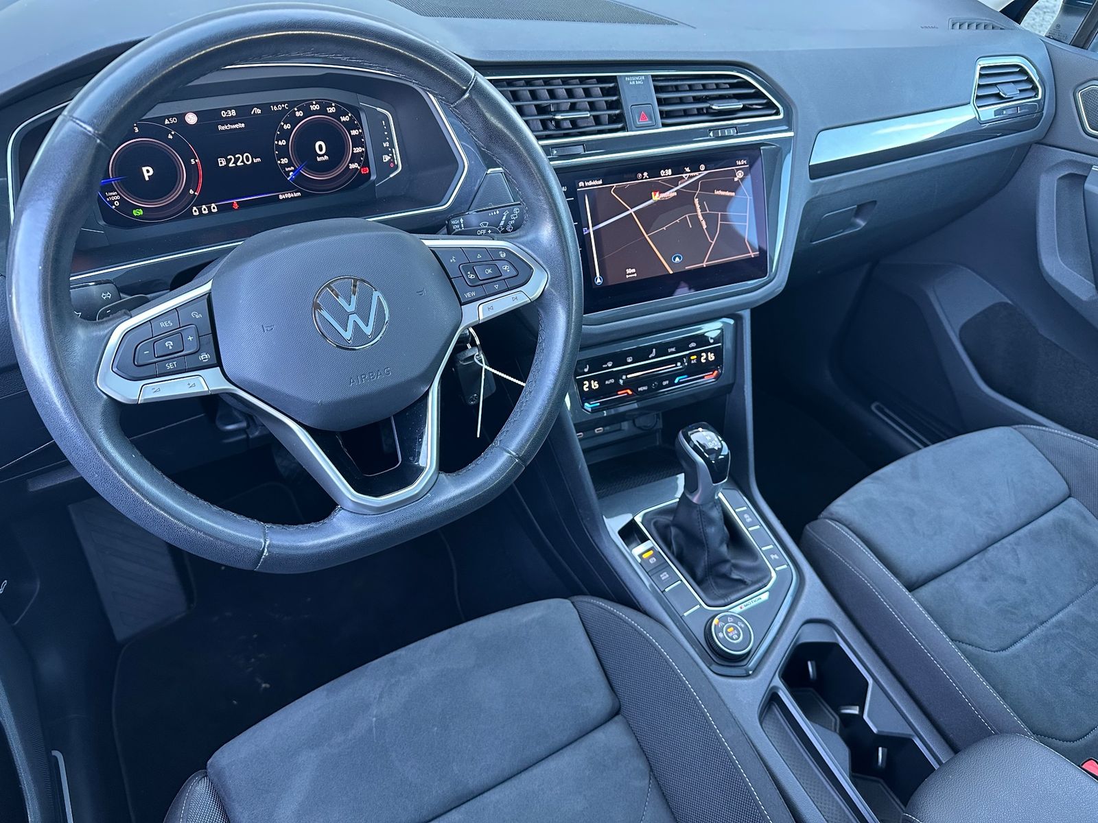 Fahrzeugabbildung Volkswagen Tiguan 2.0 TDI DSG 4Motion Life NAV+IQ-LIGHT