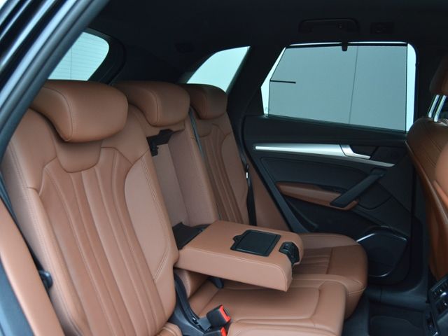 Q5 50 TFSI e qu. Advanced OPTIK-SCHWARZ/AHK/19-Z