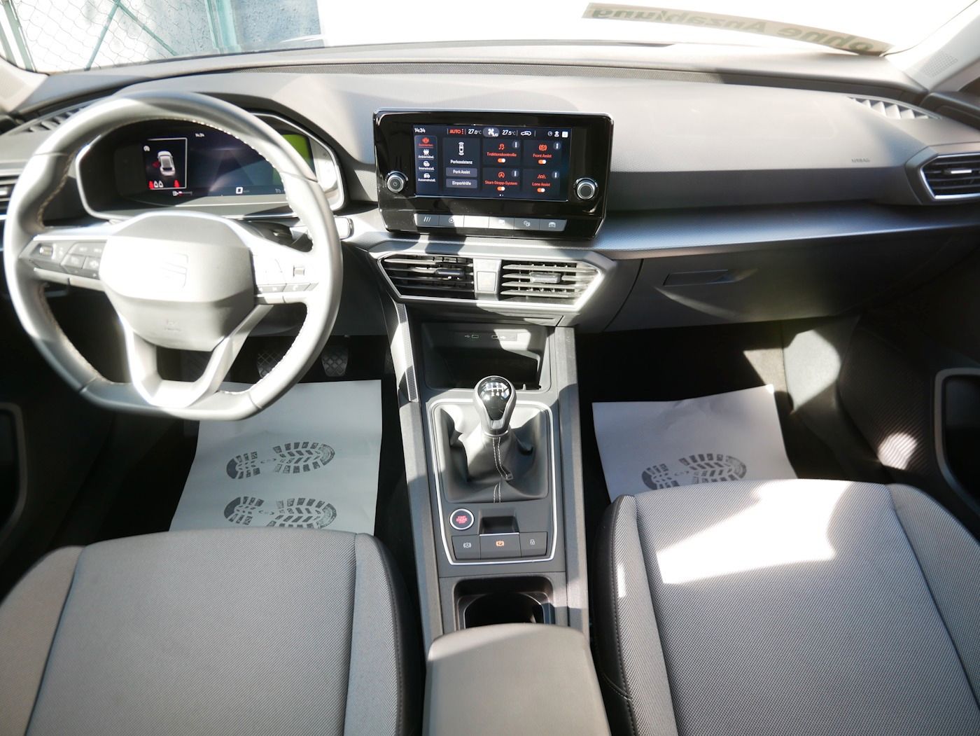 Fahrzeugabbildung SEAT Leon 1.5 TSI Style LED PDC DAB 3-Zonen Klima