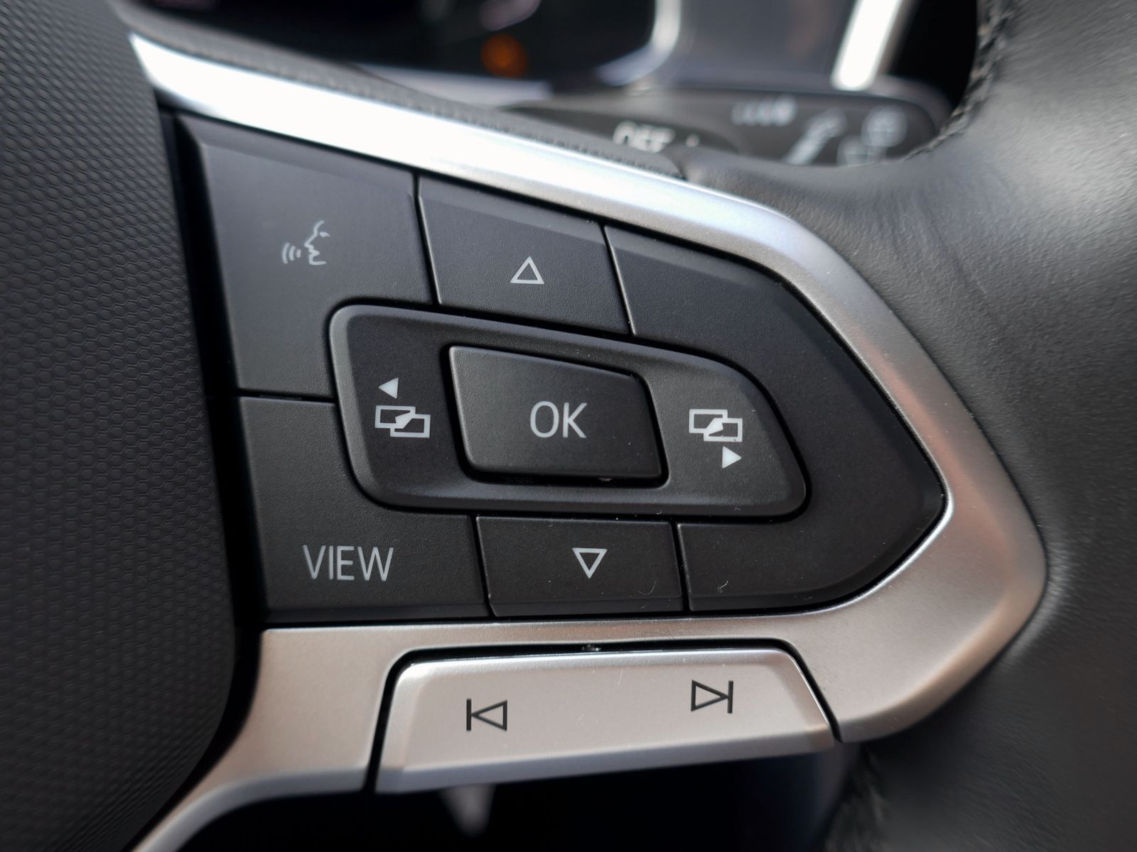 Fahrzeugabbildung Volkswagen T-Roc Style 2.0 TDI DSG | LED AHK RFK ACC Navi