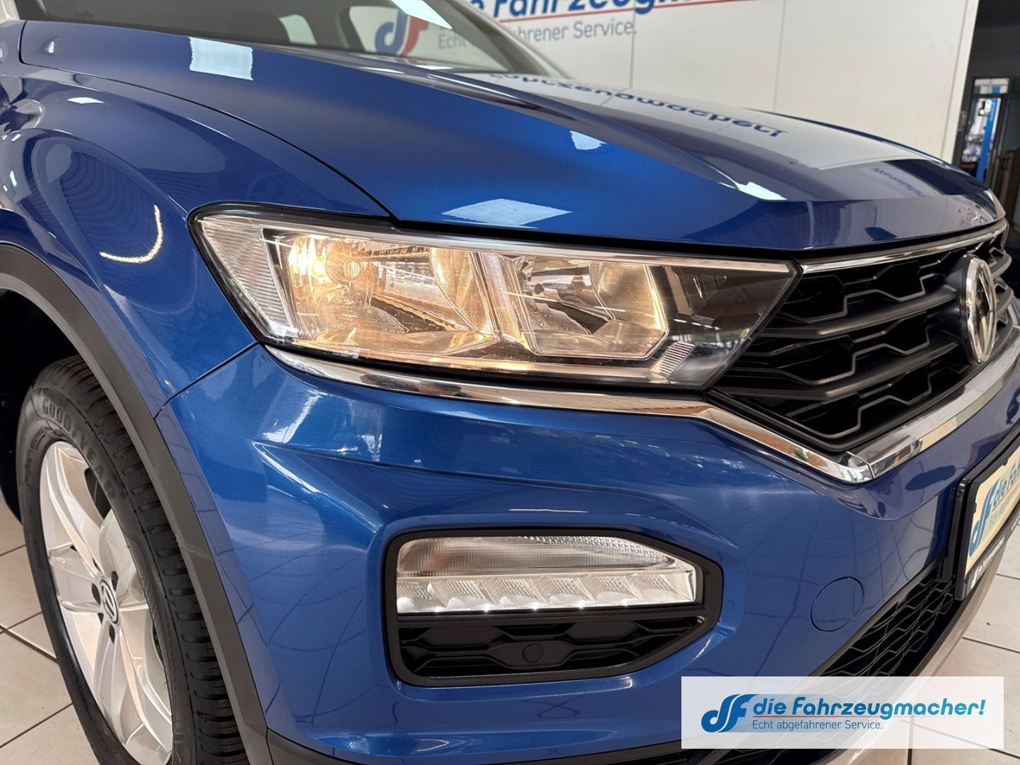 Fahrzeugabbildung Volkswagen T-Roc Style Mehrzonenklima Ambientebeleuchtung S