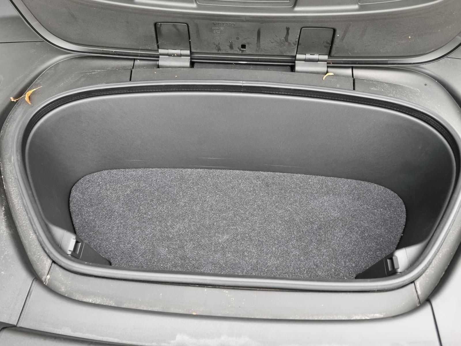 Fahrzeugabbildung Volvo XC40 Single Extended Plus 'Ganzjahresreifen'