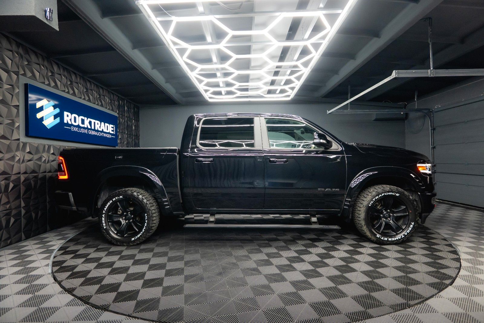 Fahrzeugabbildung Dodge RAM 5.7 V8 HEMI 4x4 LARAMIE RamBox Airmatic 19%