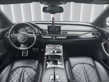 Audi S8 - 11
