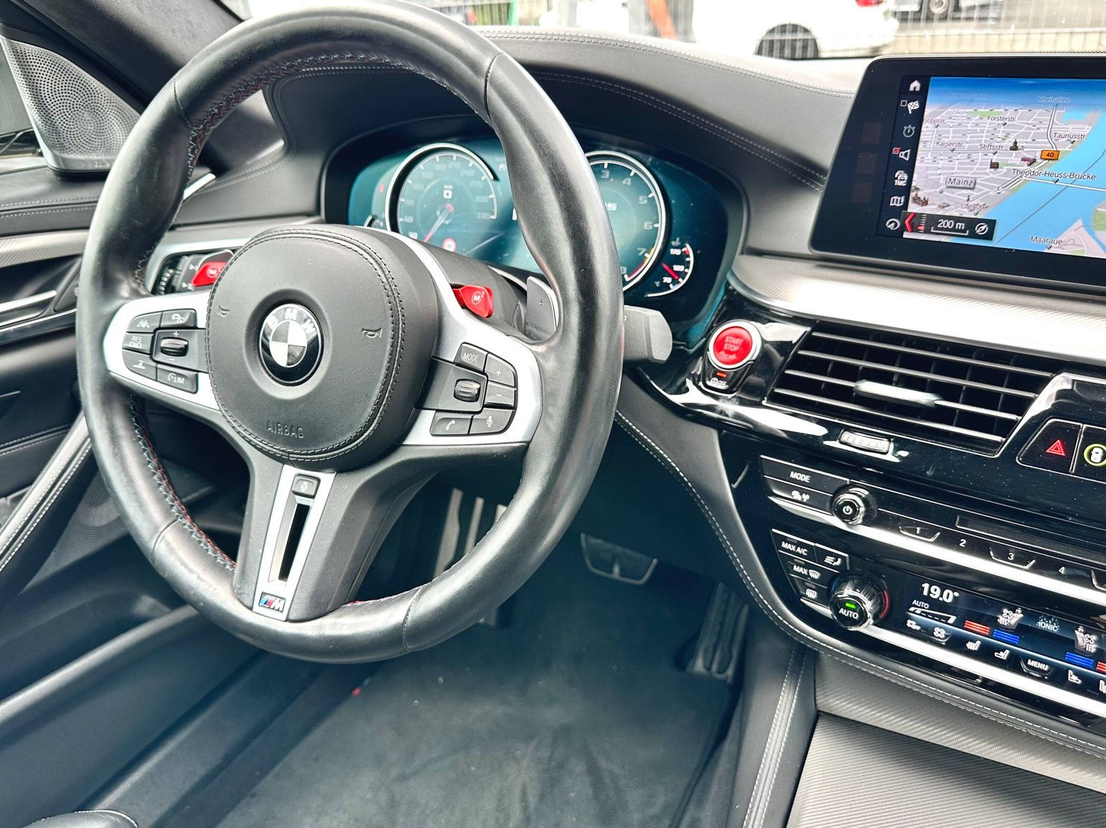 Fahrzeugabbildung BMW M5*AKRAPOVIC ANLAGE+CARBON+MOD.2019