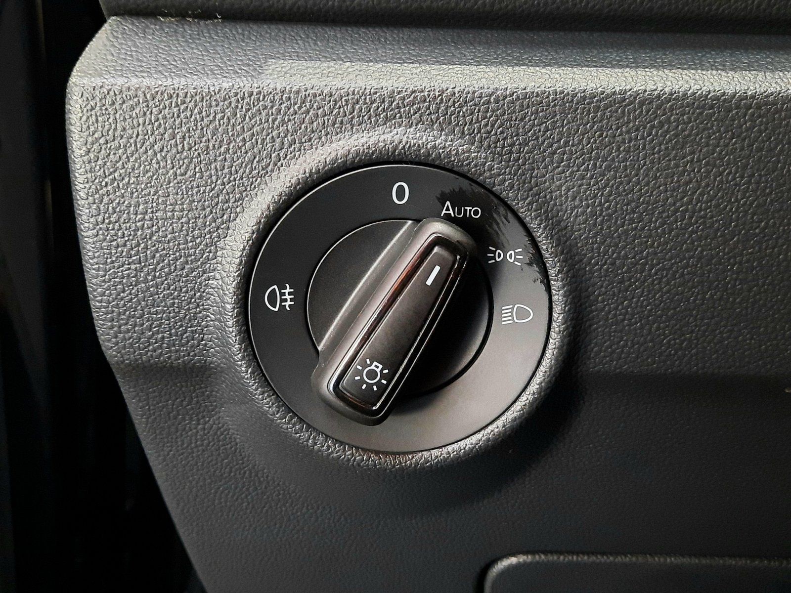 Fahrzeugabbildung Volkswagen T-Roc TSI *Standhzg*AHK*Navi*LED*PDC*ACC*APP*