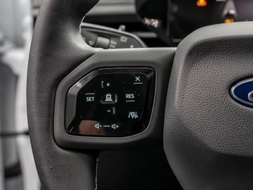 Ford Explorer Premium RWD Massagesitz Kamera Pano B&O