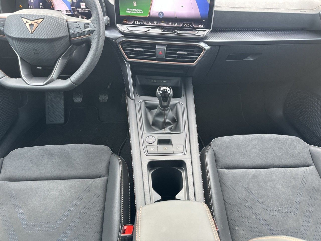 Fahrzeugabbildung CUPRA Leon Sportstourer 1.5 TSI 110 kW (150 PS) 6-Gang - mit KI generiert/bearbeitet