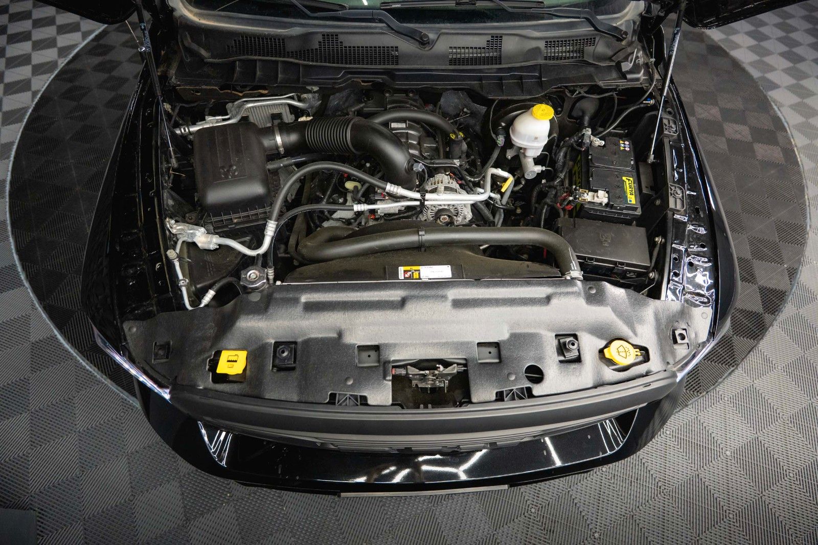 Fahrzeugabbildung Dodge RAM 5.7 V8 HEMI 4x4 OFFROAD Night LONGBED RAMBOX