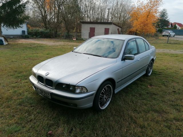 BMW 523i 